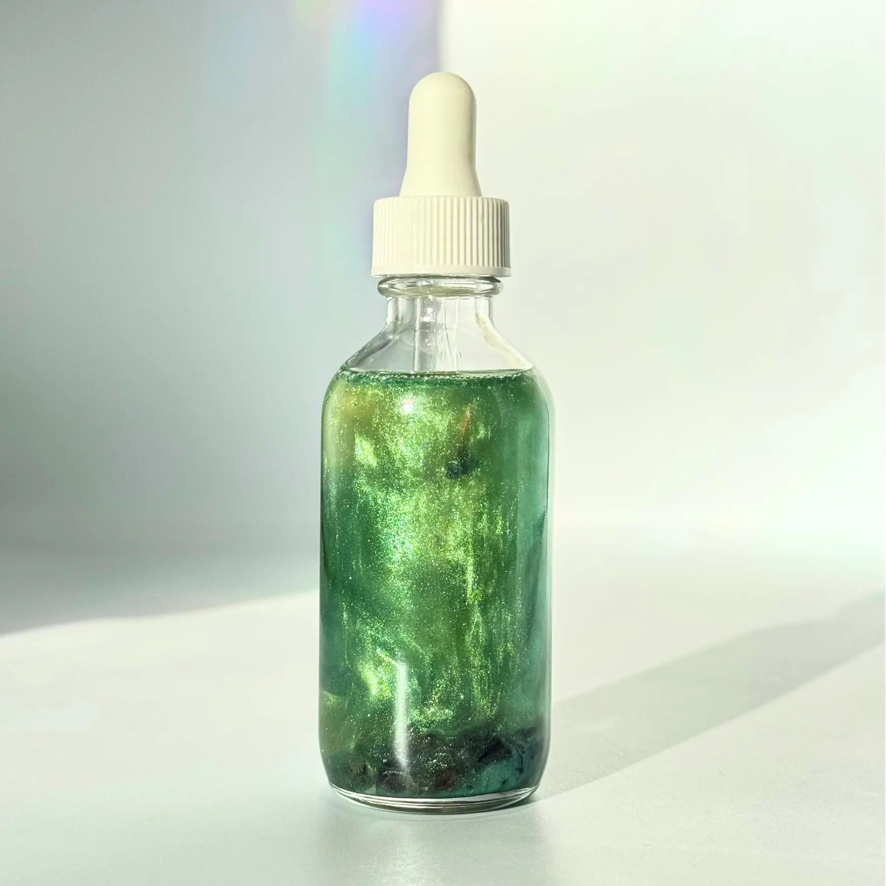 Faerie Realm Shimmer Oil Notes of: Geranium, Violet, Saffron, Moss